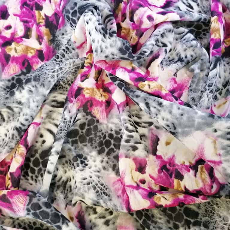 blommönstrad chiffong på leopardmönstrad botten