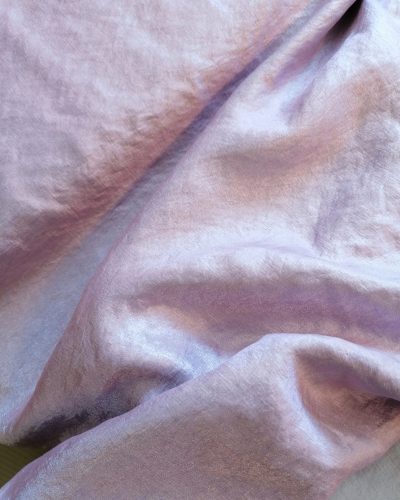 ljuslila viskosblandning med glansig yta