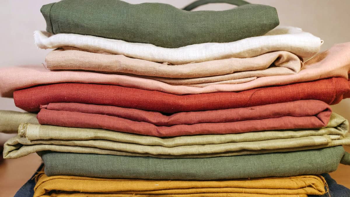 linnetyger ligger i en hög